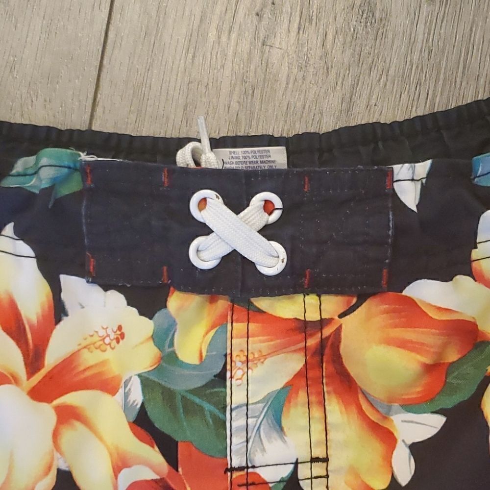 Boys Swim Trunks XL  - Picture 2 of 5
